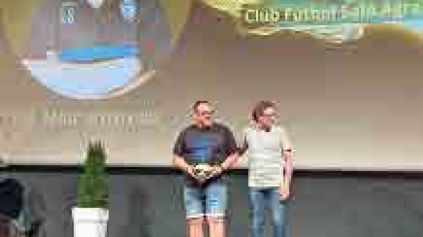 Guardonat com a millor entrenador a la Nit de l'esport