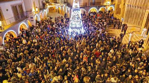 La plaça de l’Església es va omplir de gent per rebre Ses Majestats els Reis d’Orient.