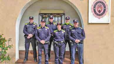 El Jordi, el segon per l’esquerra, junt amb els companys de la policia local