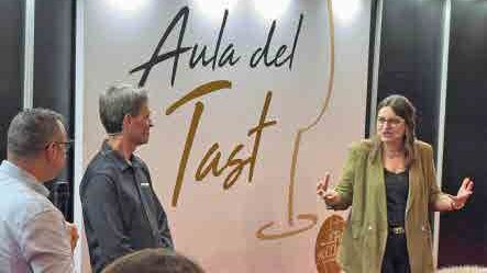 Fent un tast guiat a la Fira del Torró